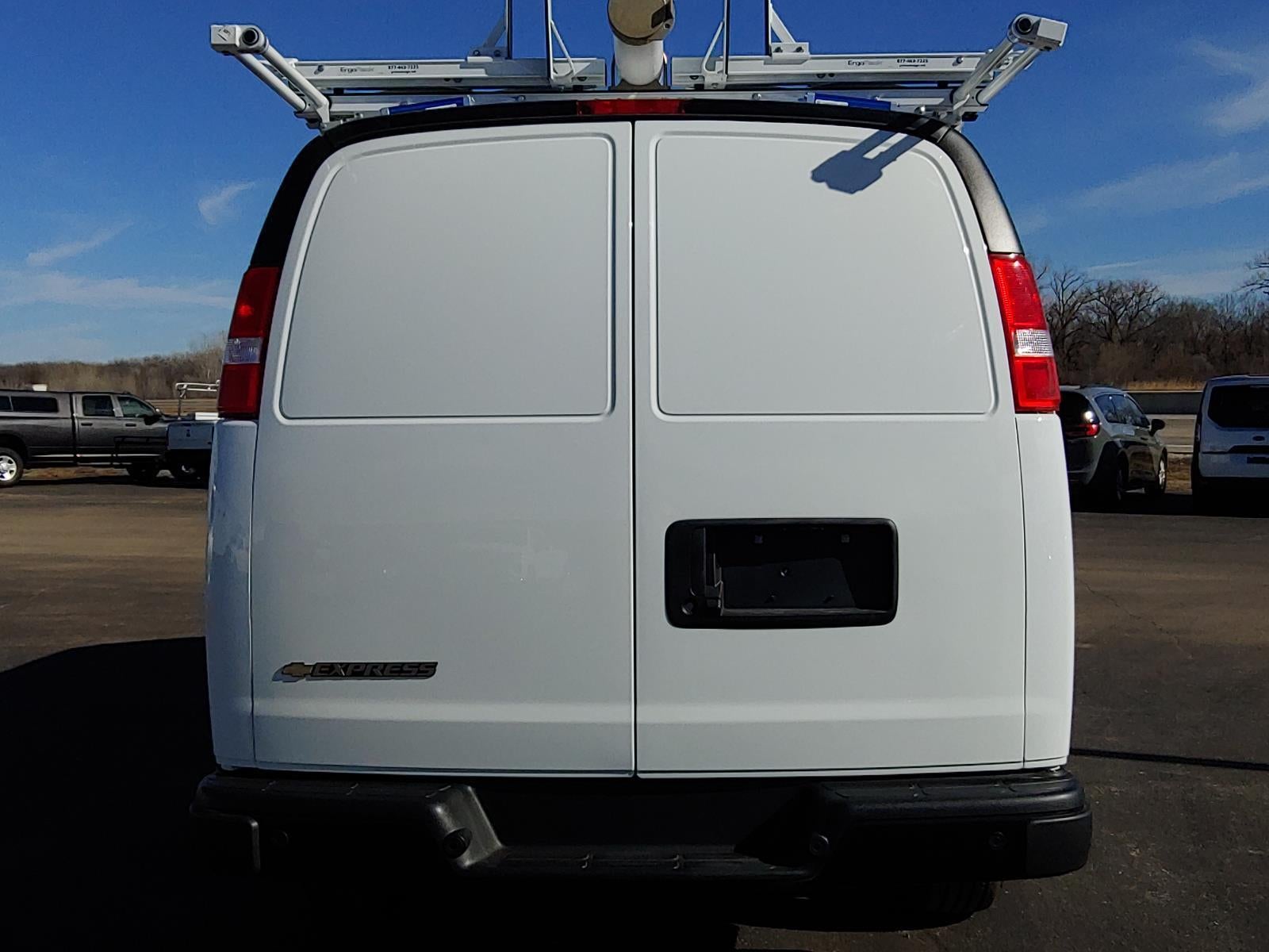 2025 Chevrolet Express Cargo WT