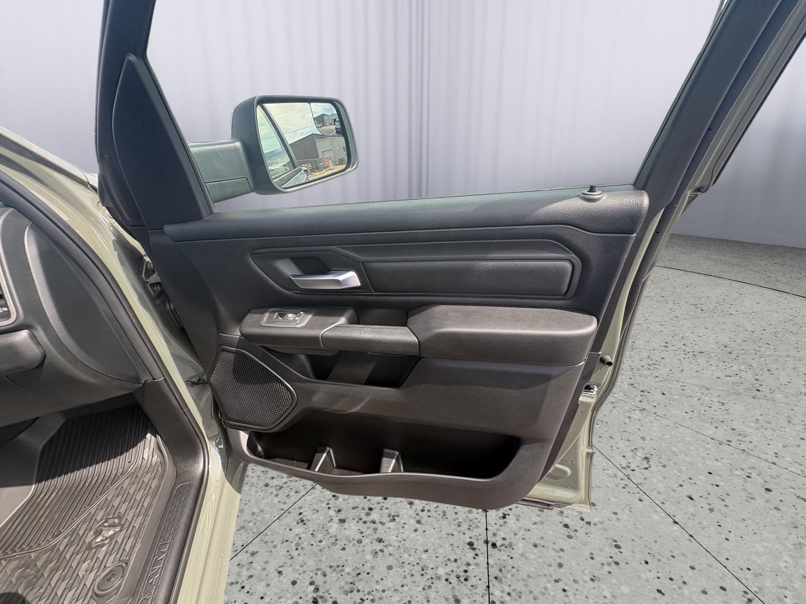 2026 RAM 1500 Tradesman Crew Cab 4x4 5'7' Box