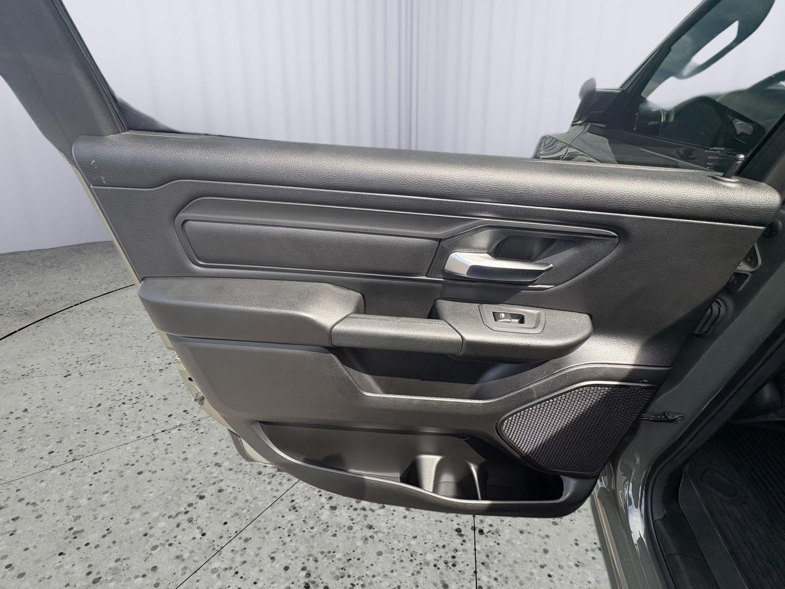 2026 RAM 1500 Tradesman Crew Cab 4x4 5'7' Box