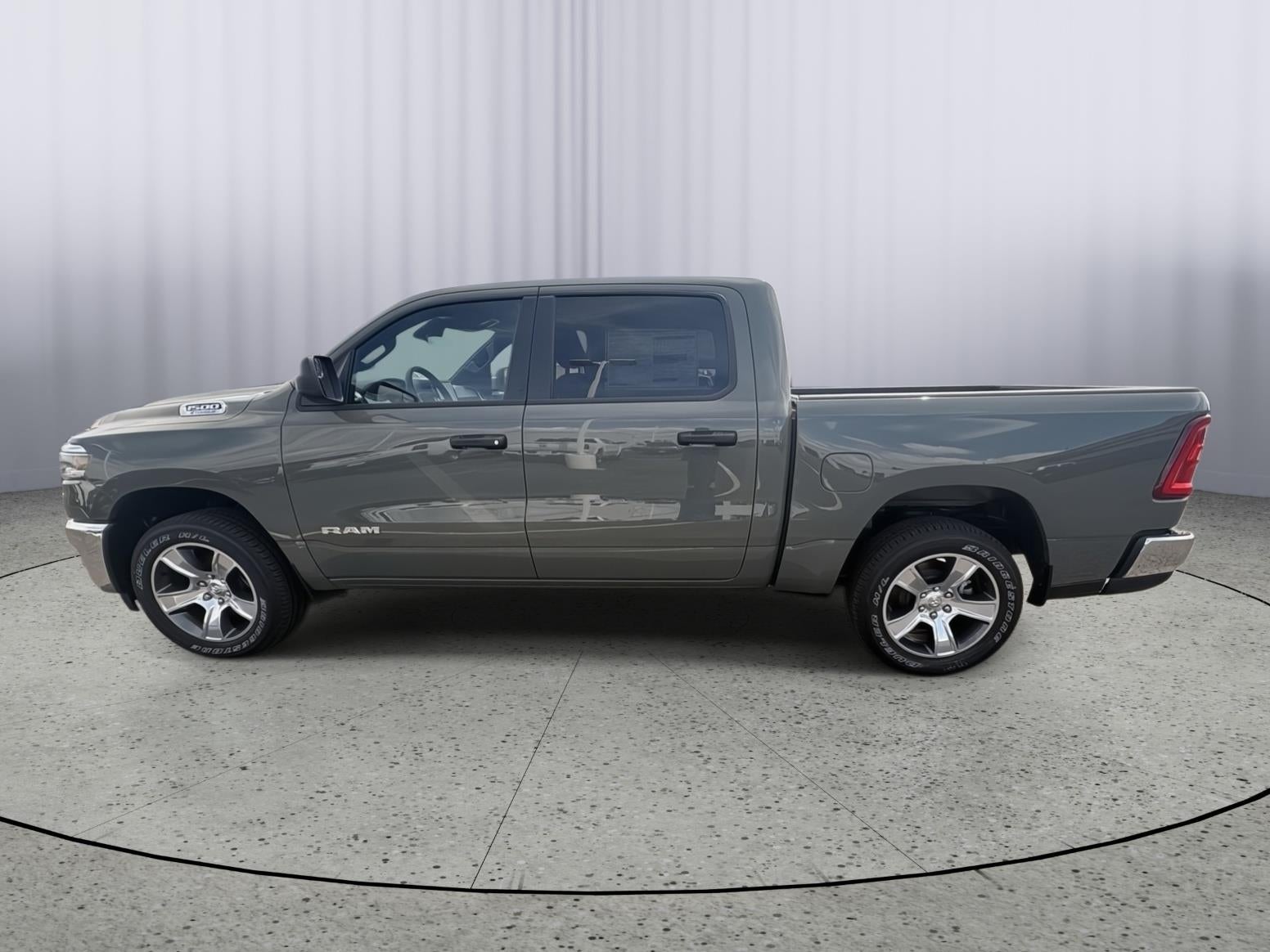 2026 RAM 1500 Tradesman Crew Cab 4x4 5'7' Box