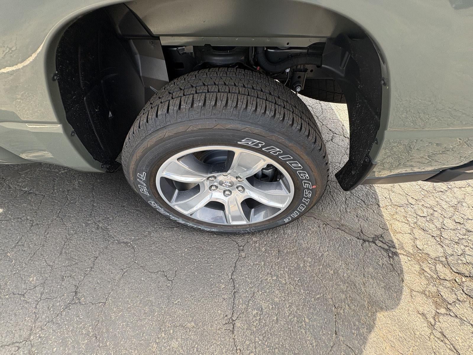 2026 RAM 1500 Tradesman Crew Cab 4x4 5'7' Box