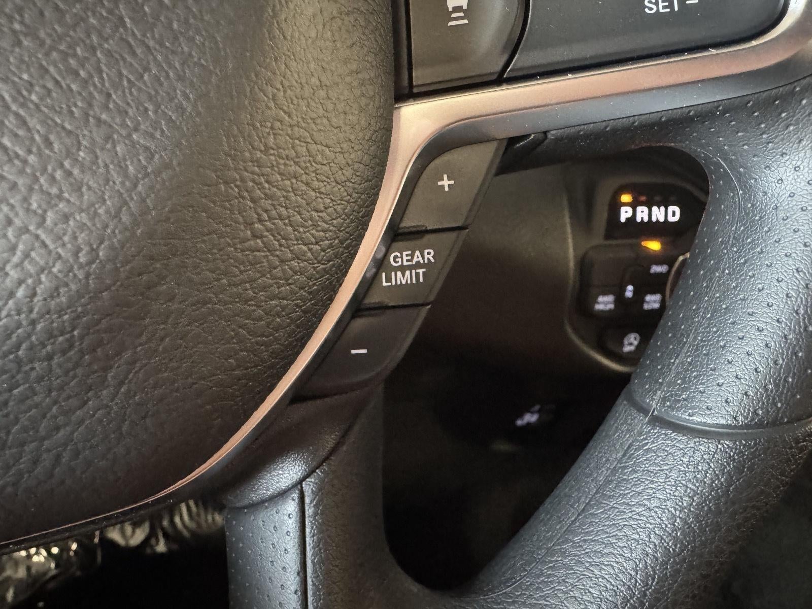 2026 RAM 1500 Express Crew Cab 4x4 6'4' Box