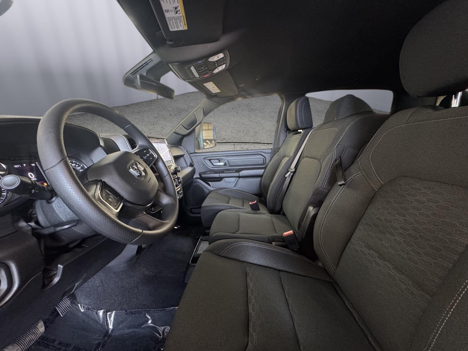2026 RAM 1500 Express Crew Cab 4x4 6'4' Box