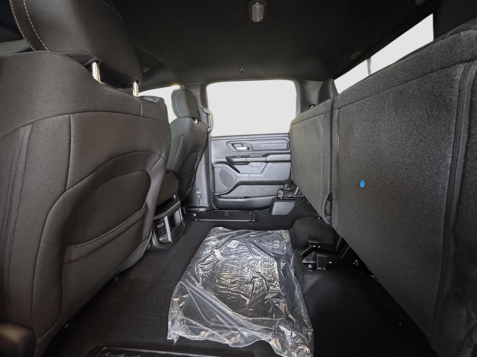2026 RAM 1500 Express Crew Cab 4x4 6'4' Box