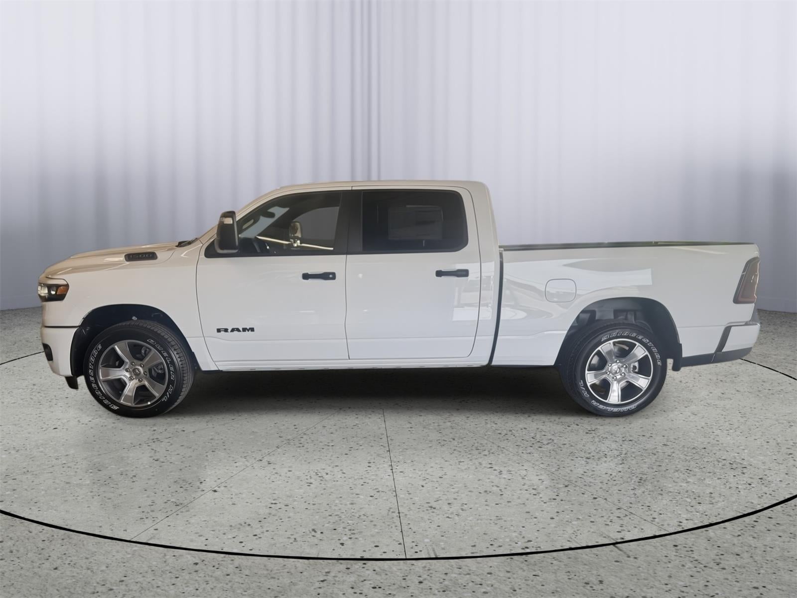2026 RAM 1500 Express Crew Cab 4x4 6'4' Box
