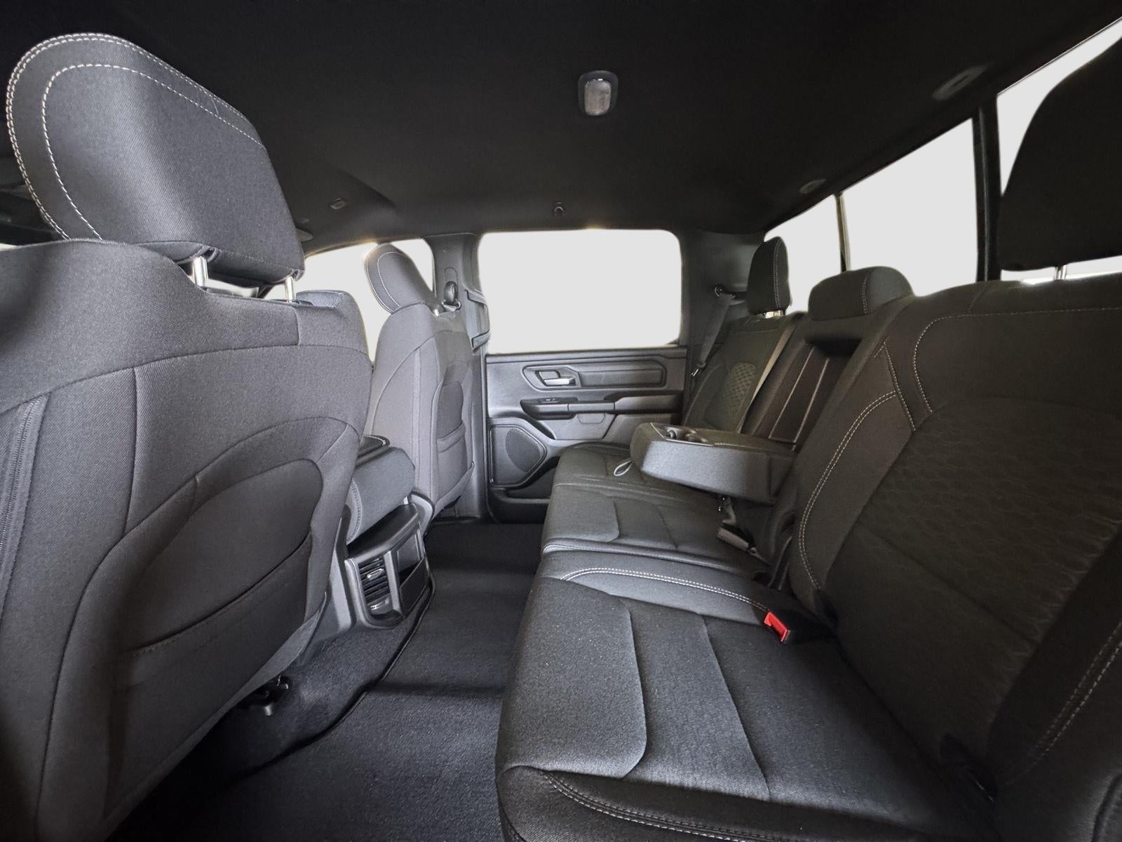 2026 RAM 1500 Express Crew Cab 4x4 6'4' Box