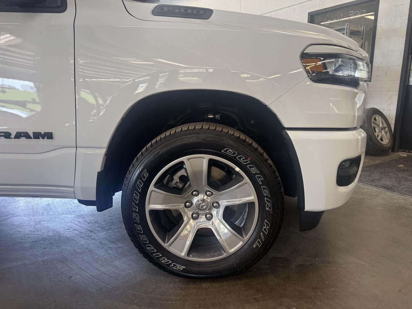 2026 RAM 1500 Express Crew Cab 4x4 6'4' Box