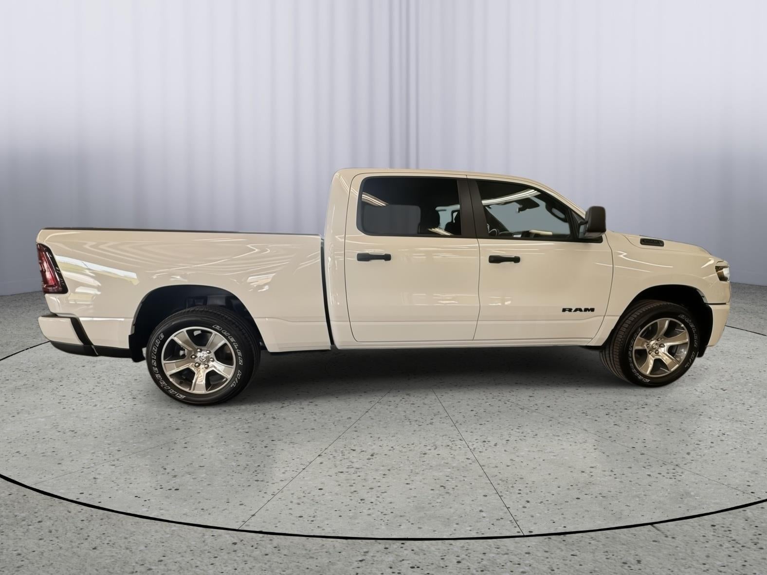 2026 RAM 1500 Express Crew Cab 4x4 6'4' Box