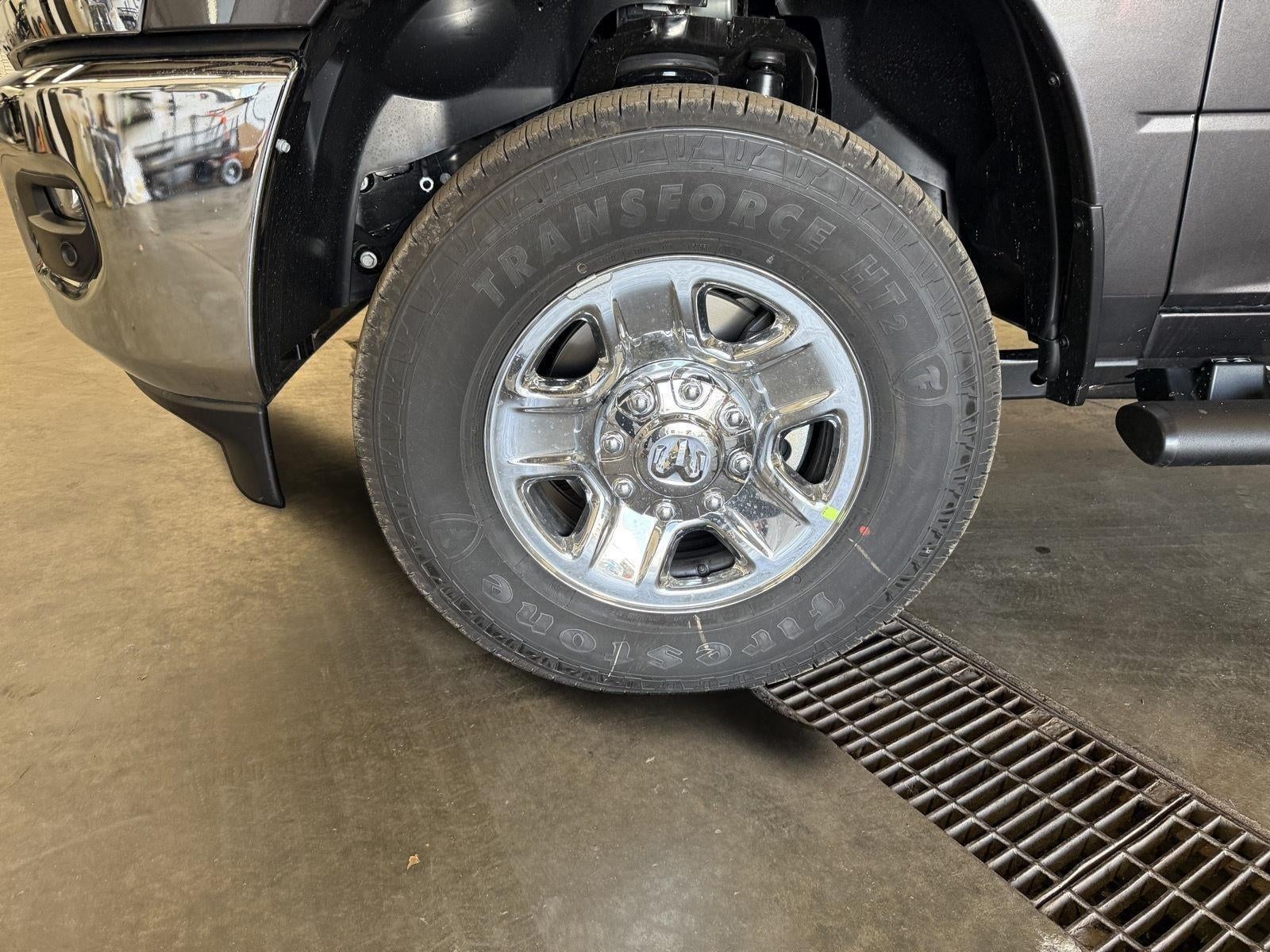 2026 RAM 2500 Tradesman Crew Cab 4x4 6'4' Box
