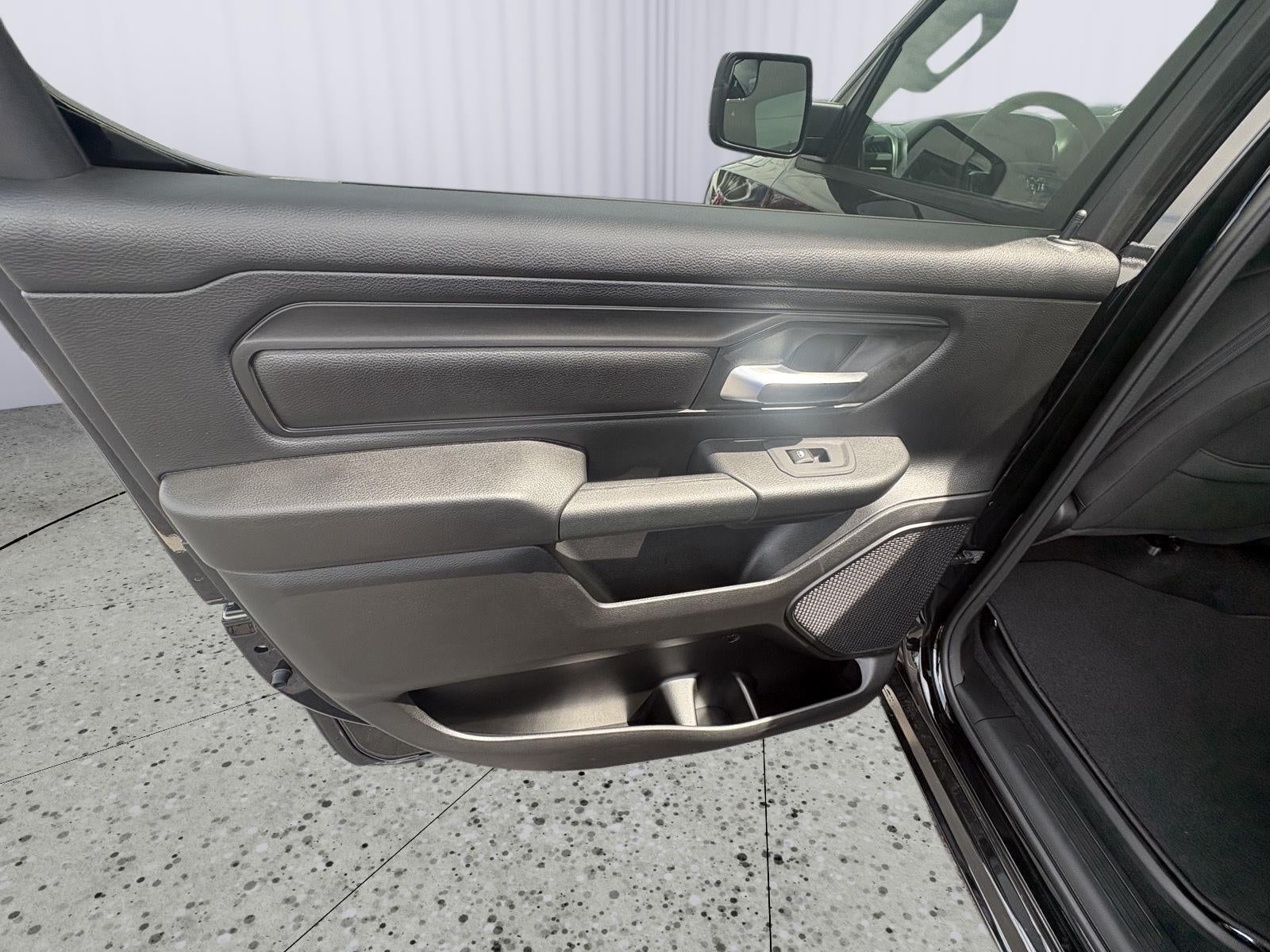 2026 RAM 1500 Tradesman Crew Cab 4x4 5'7' Box