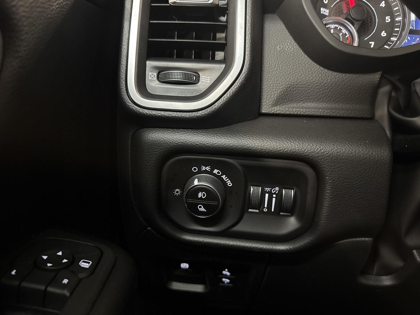 2026 RAM 1500 Big Horn Crew Cab 4x4 5'7' Box