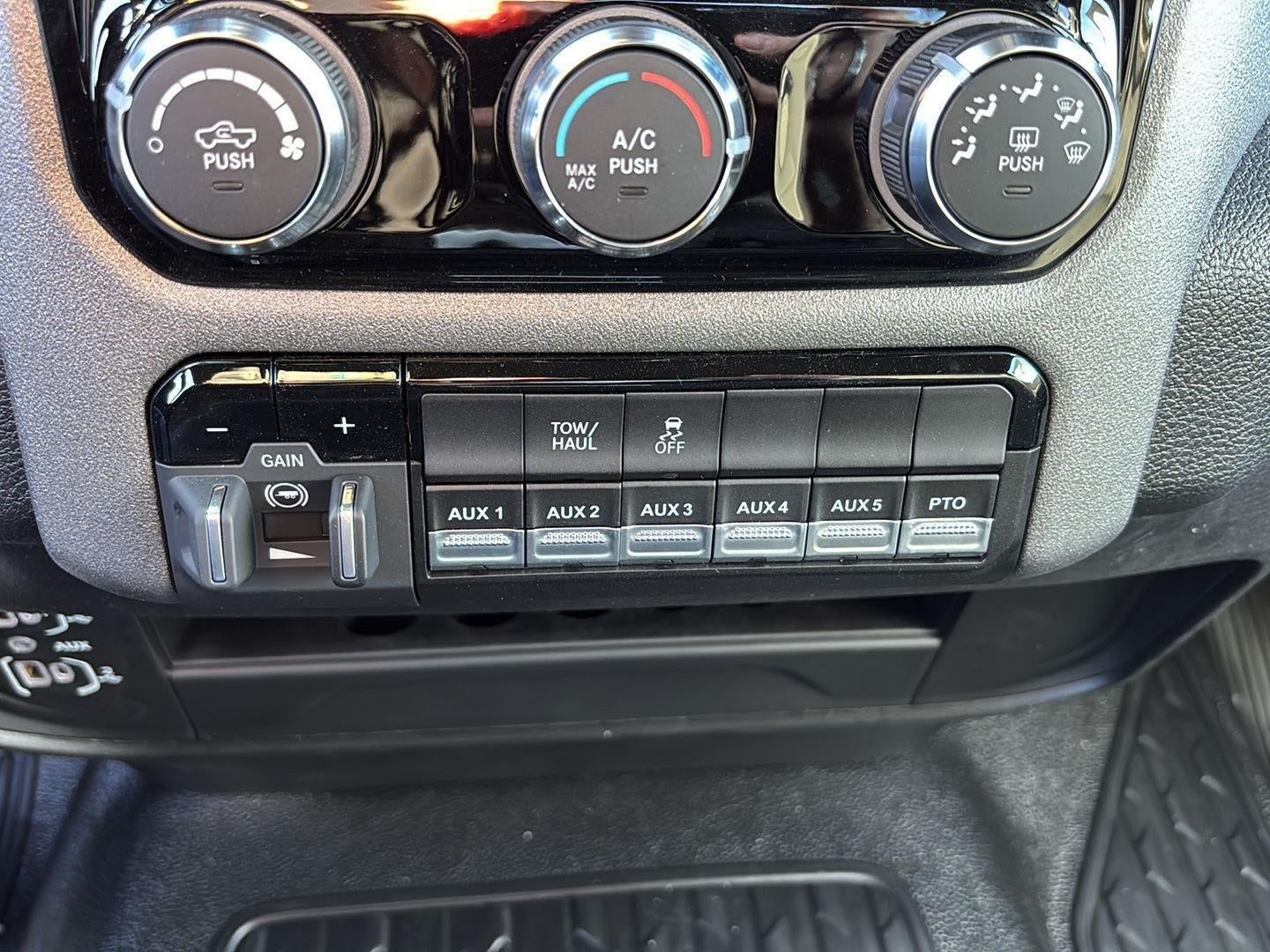 2026 RAM Ram 3500 Chassis Cab RAM 3500 TRADESMAN CHASSIS REGULAR CAB 4X4 84' CA