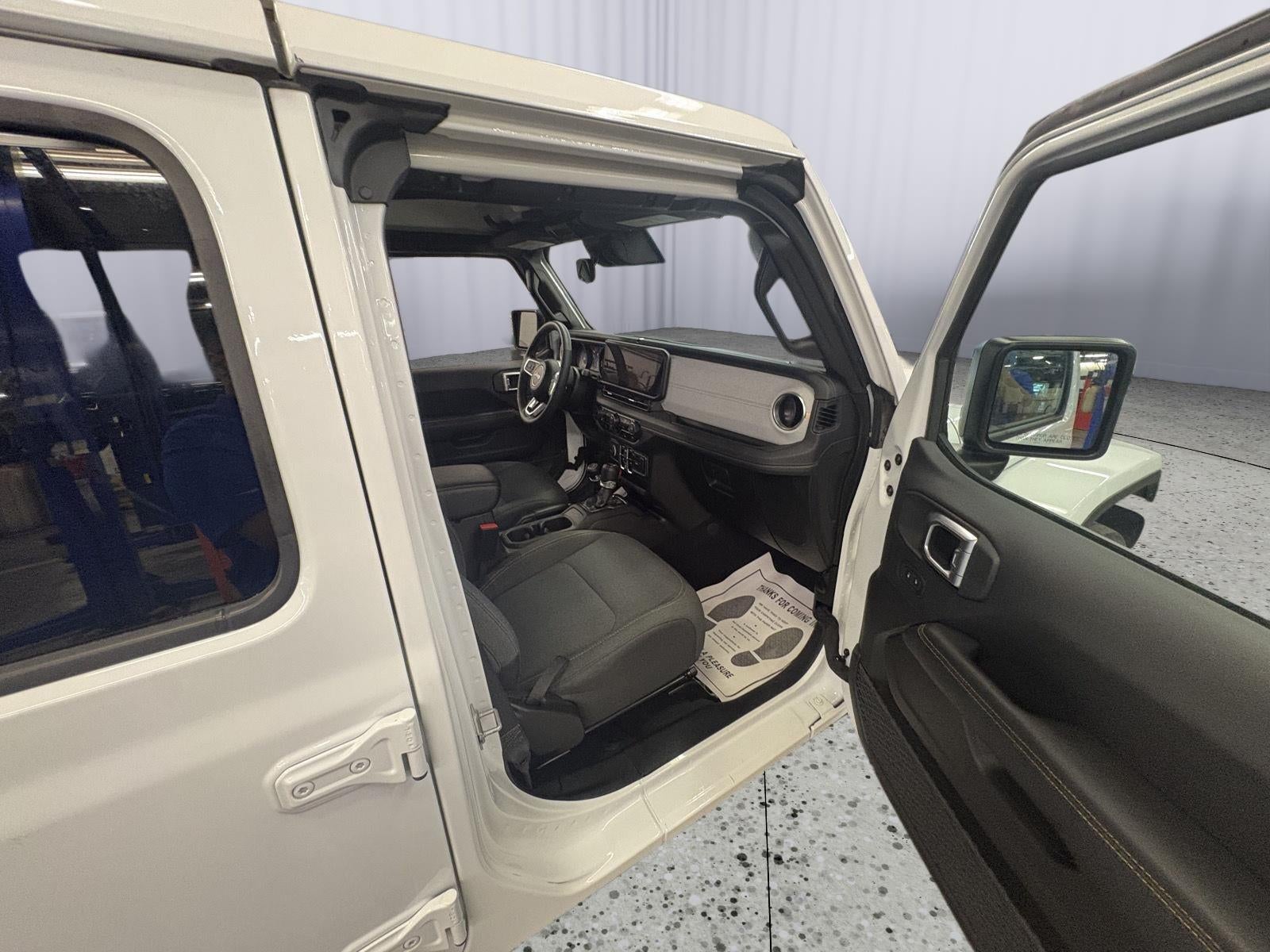 2025 Jeep Wrangler 4-Door Sahara 4x4