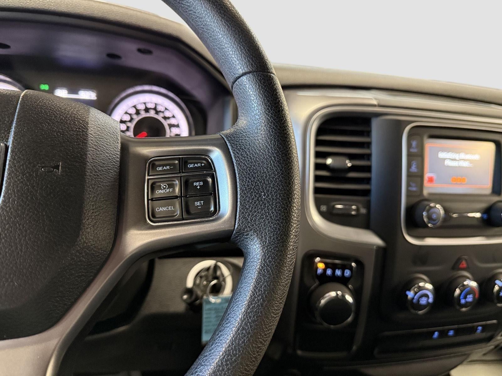 2024 RAM 1500 Classic Warlock Crew Cab 4x2 5'7' Box