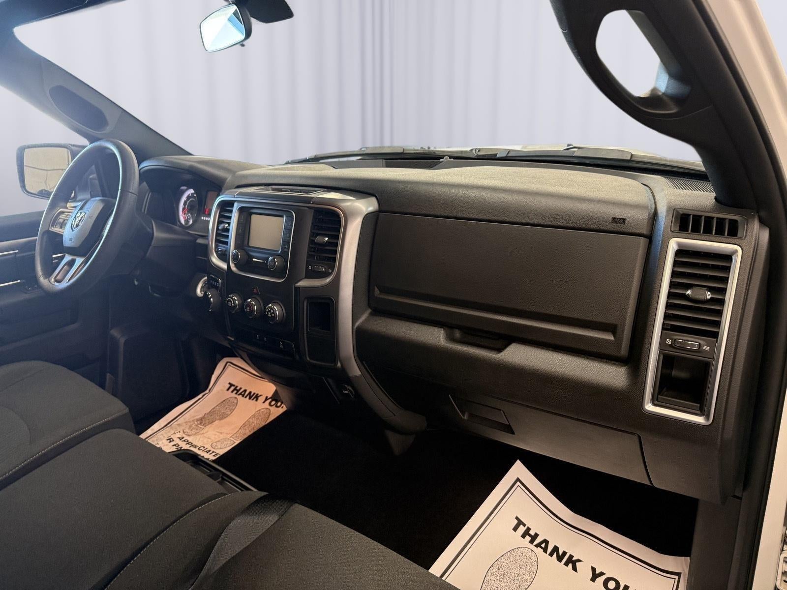 2024 RAM 1500 Classic Warlock Crew Cab 4x2 5'7' Box