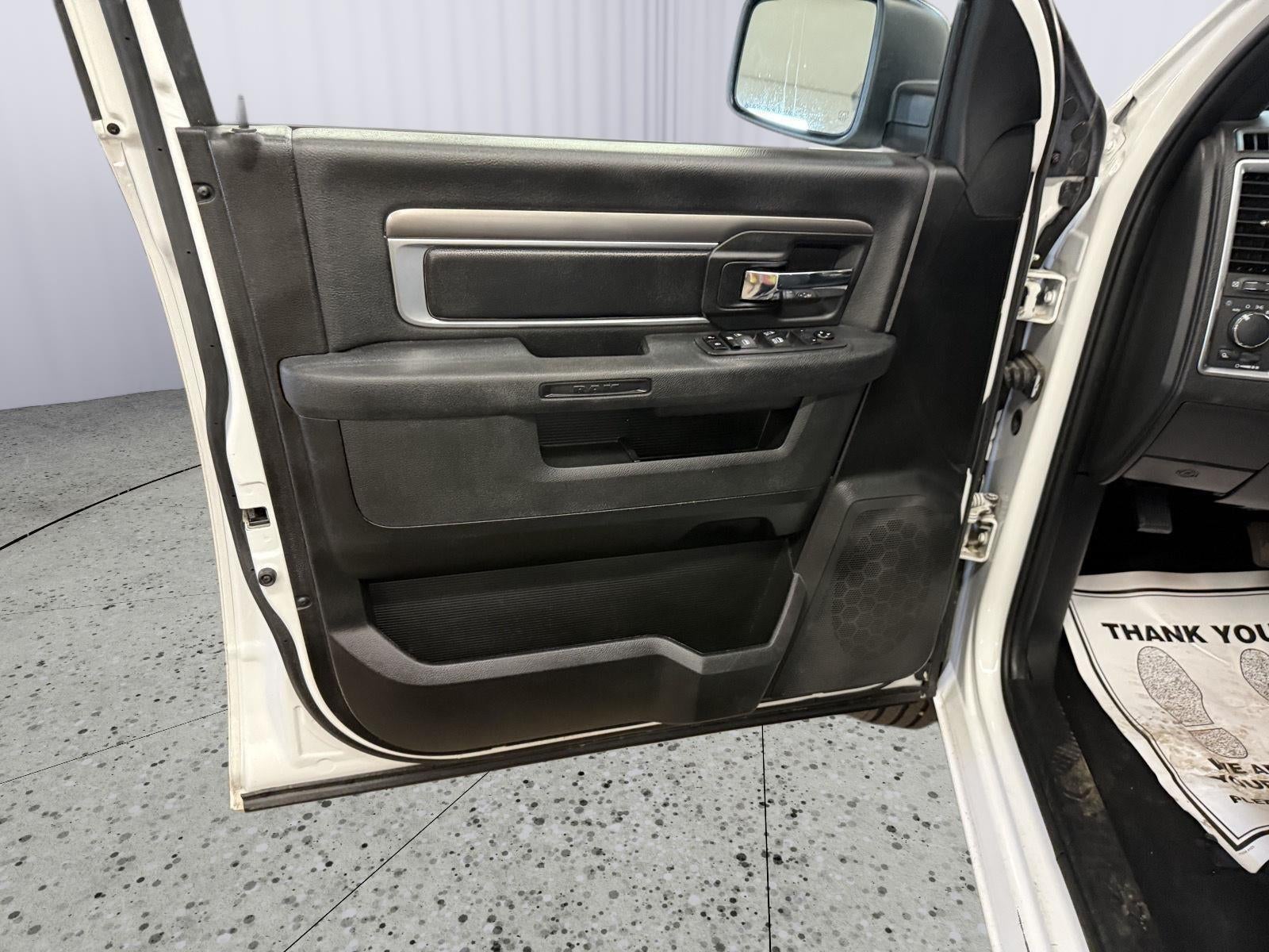 2024 RAM 1500 Classic Warlock Crew Cab 4x4 5'7' Box