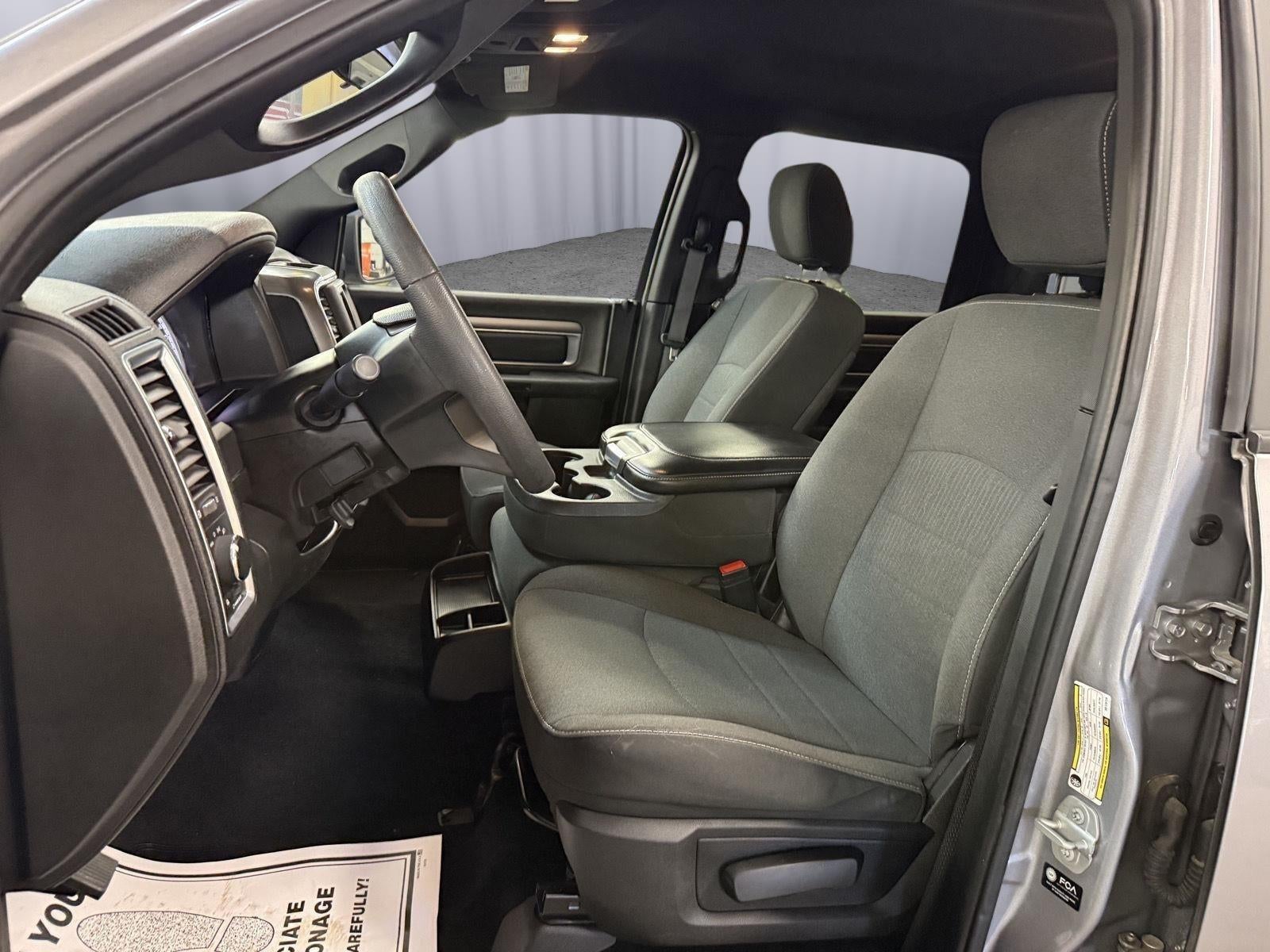 2024 RAM 1500 Classic Warlock Crew Cab 4x4 5'7' Box