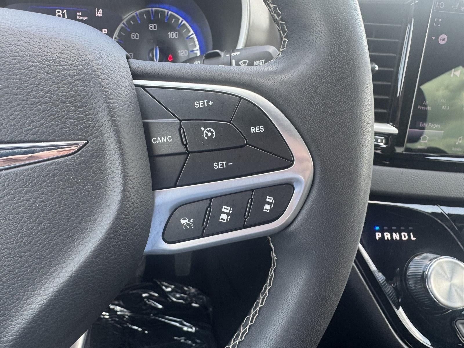 2025 Chrysler Pacifica Select