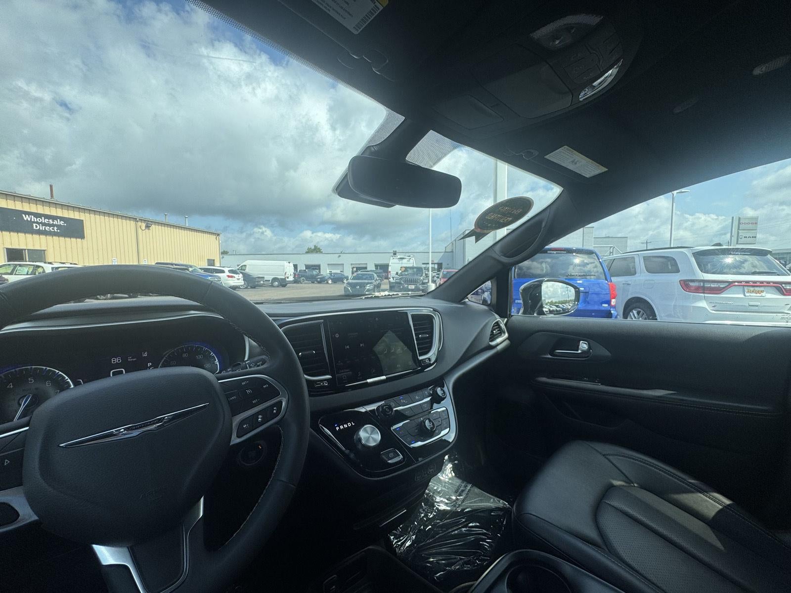 2025 Chrysler Pacifica Select