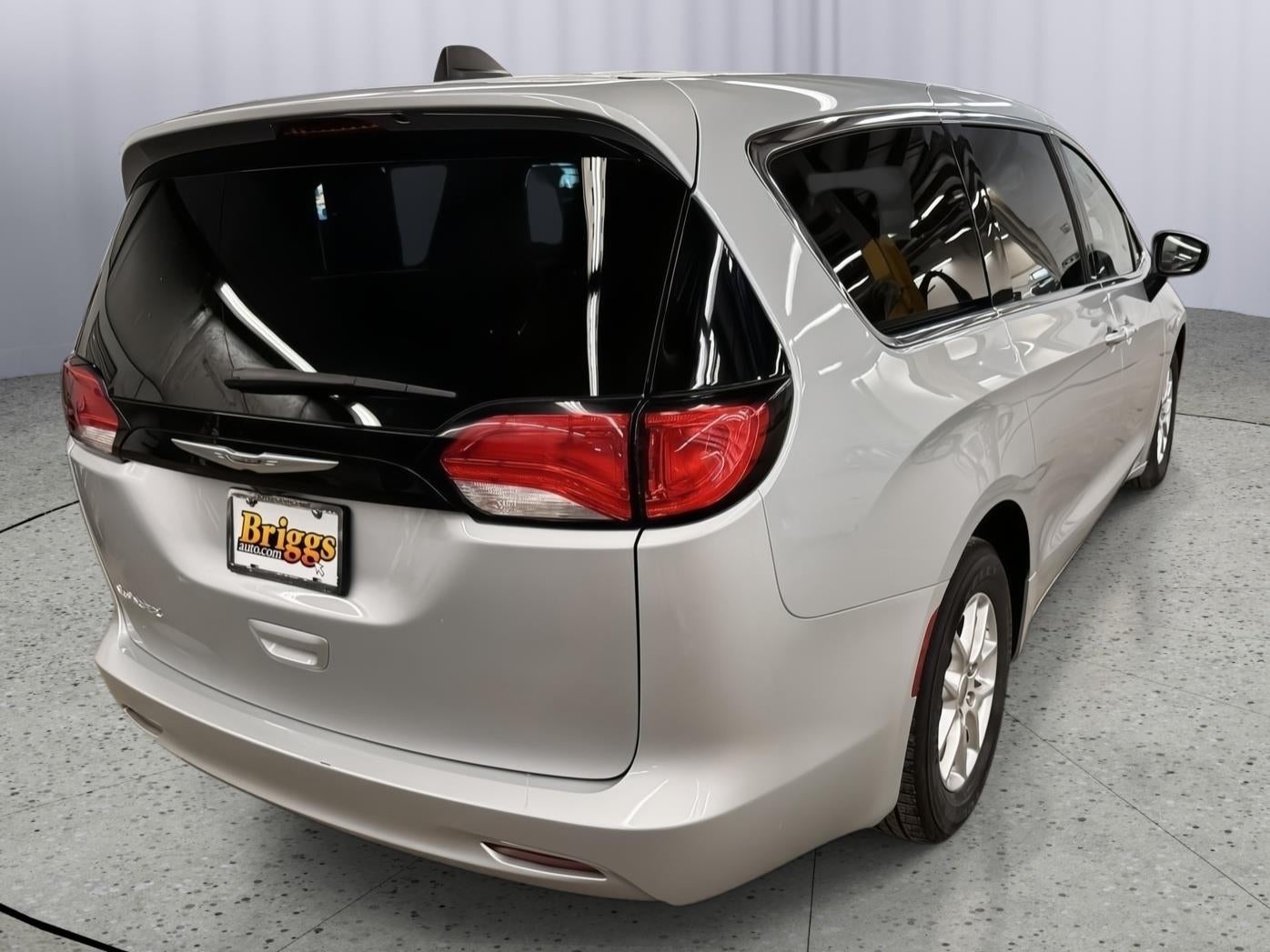 2023 Chrysler Voyager LX