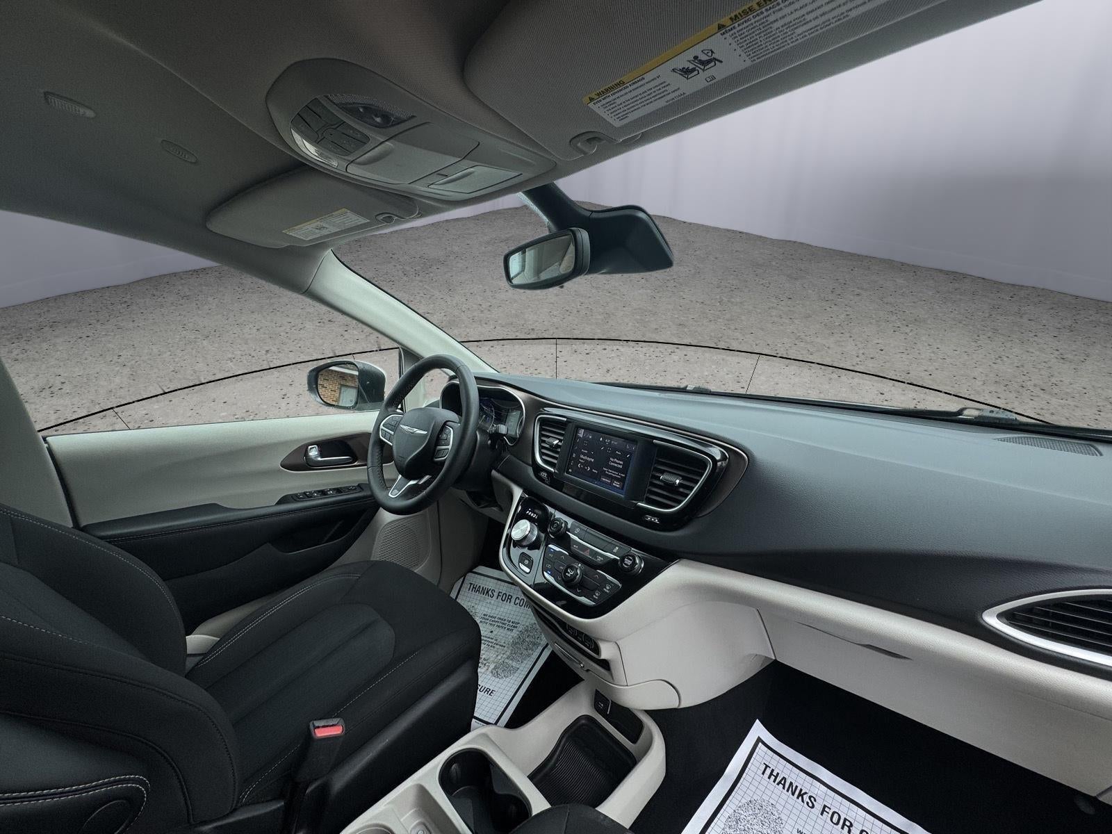 2023 Chrysler Voyager LX