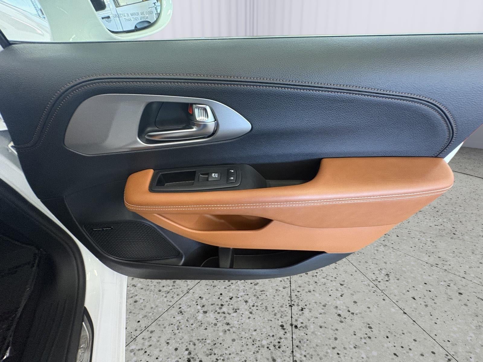 2024 Chrysler Pacifica Hybrid Pinnacle