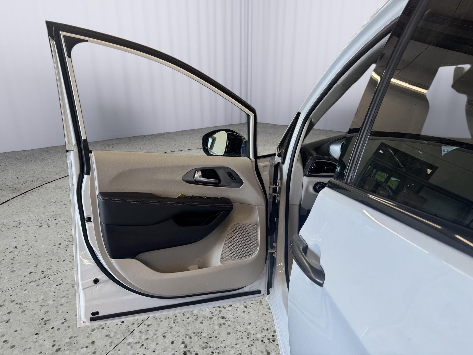 2024 Chrysler Pacifica Touring L AWD