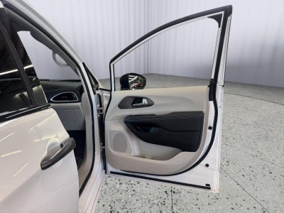 2024 Chrysler Pacifica Touring L AWD