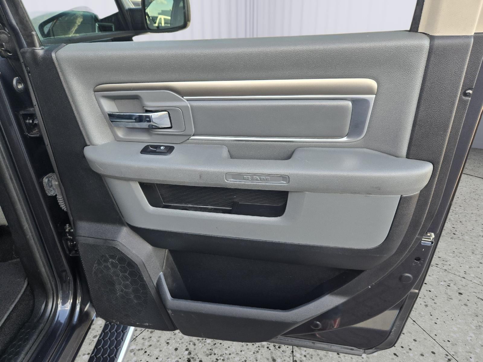 2017 RAM 1500 Big Horn Crew Cab 4x4 5'7' Box