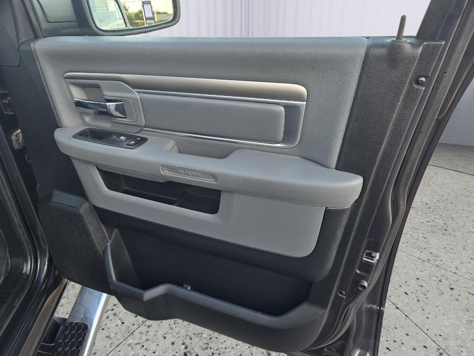2017 RAM 1500 Big Horn Crew Cab 4x4 5'7' Box