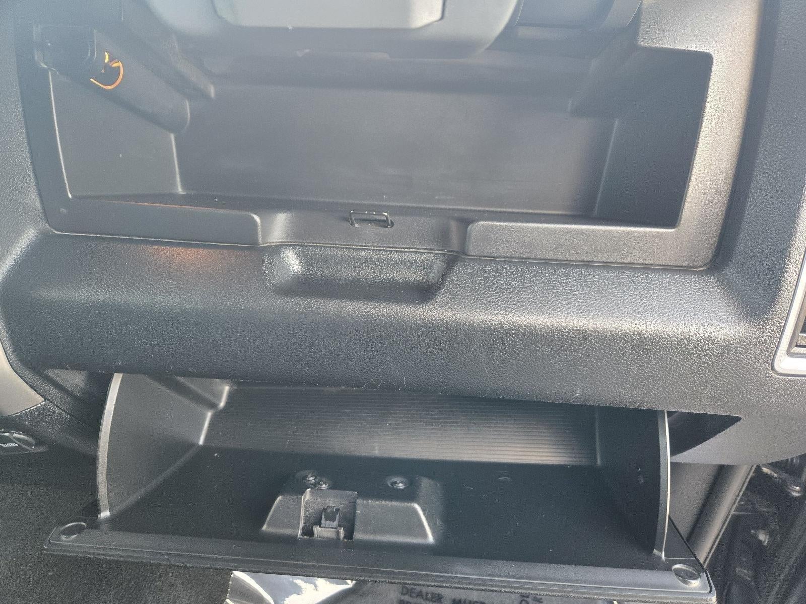 2017 RAM 1500 Big Horn Crew Cab 4x4 5'7' Box