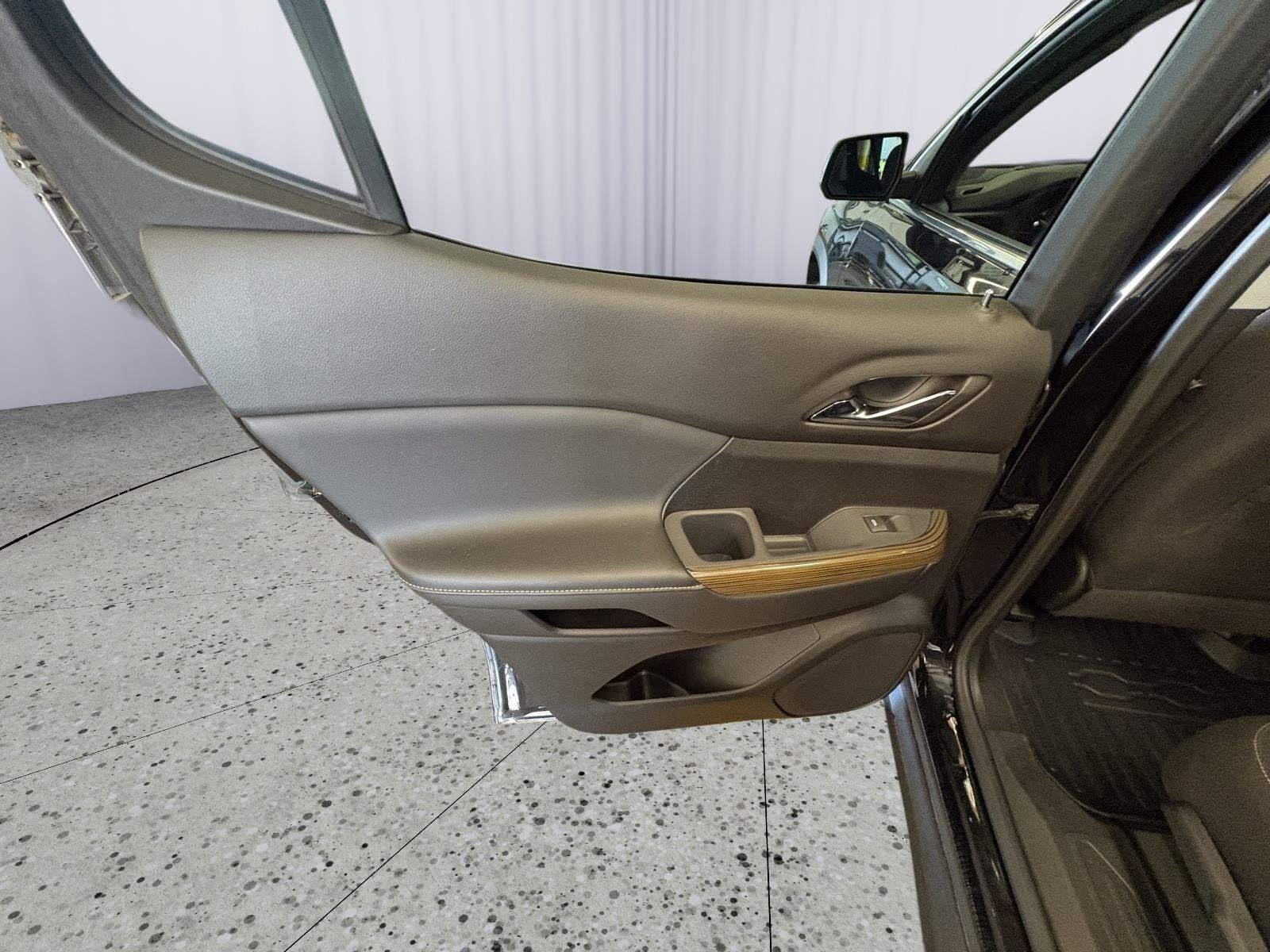 2022 GMC Acadia SLE