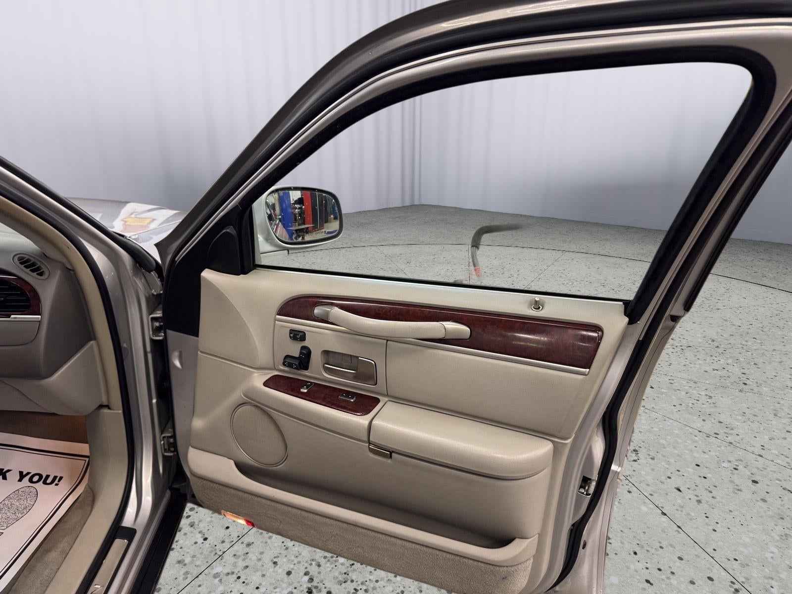 2003 Lincoln Town Car Cartier