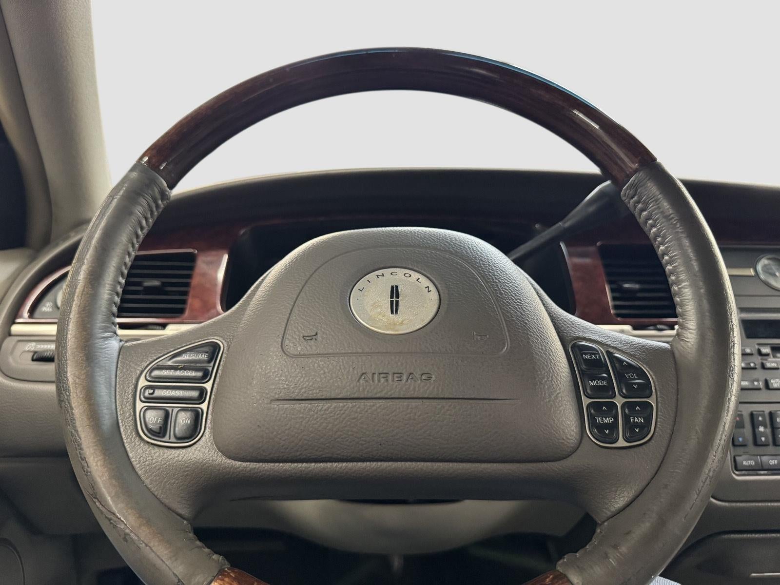 2003 Lincoln Town Car Cartier