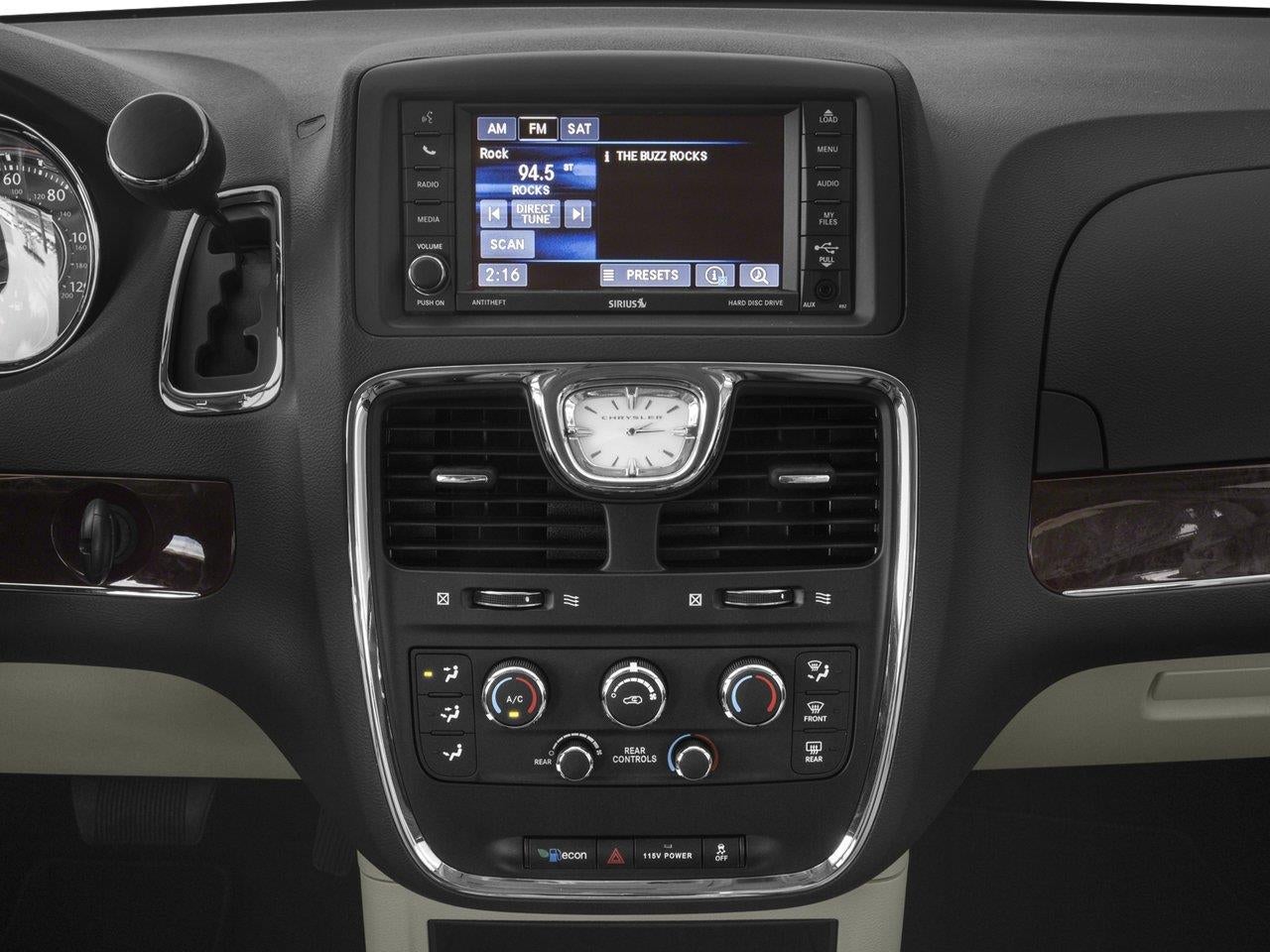2016 Chrysler Town & Country Touring