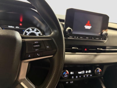 2024 Mitsubishi Outlander ES