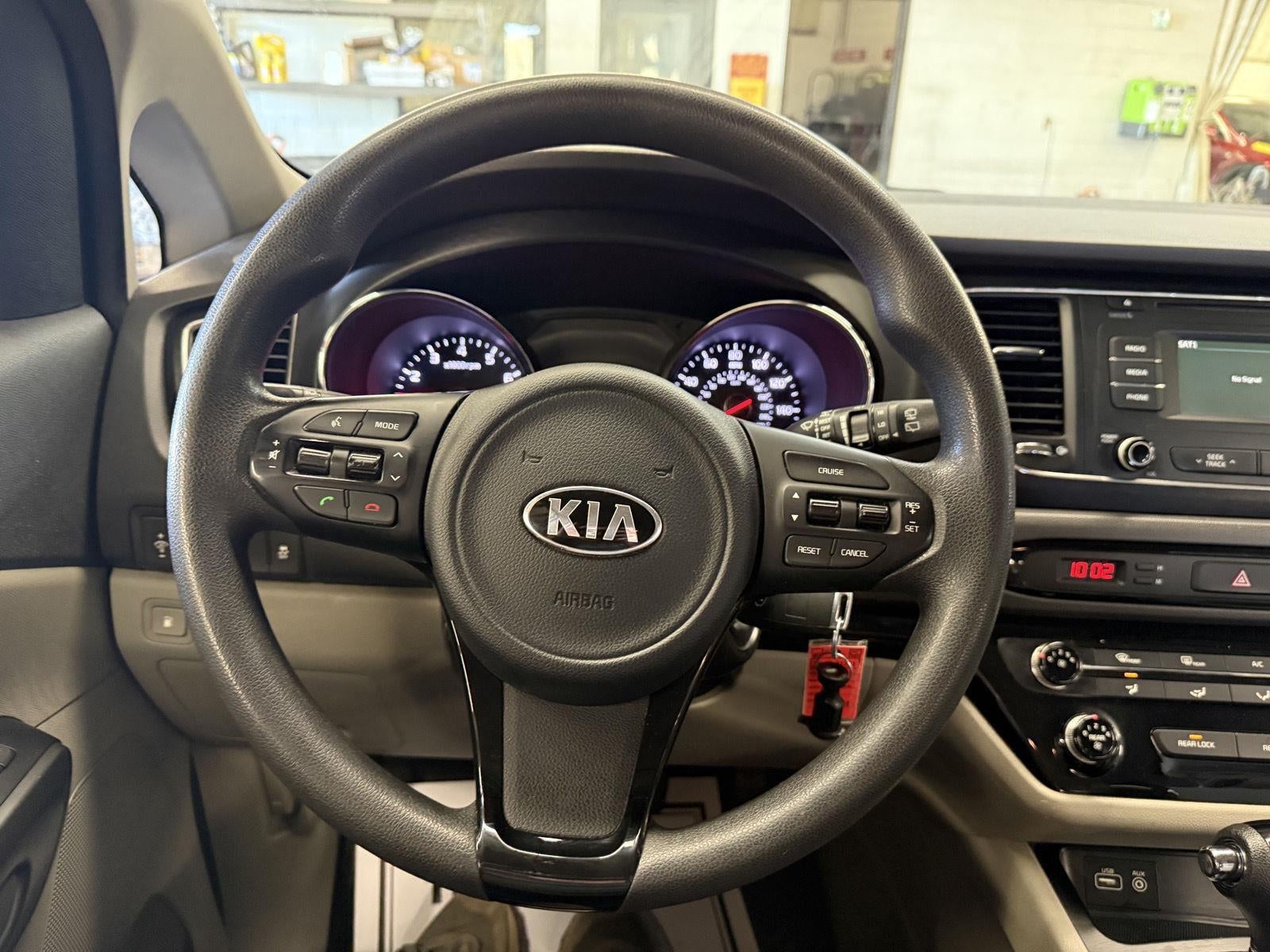 2016 Kia Sedona L