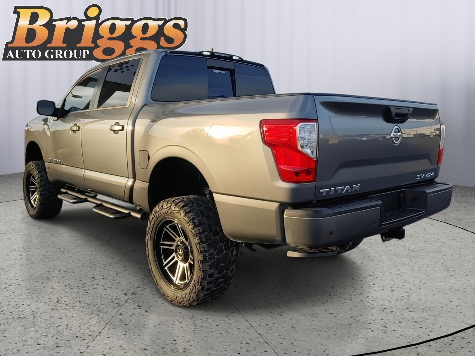 2022 Nissan Titan SV