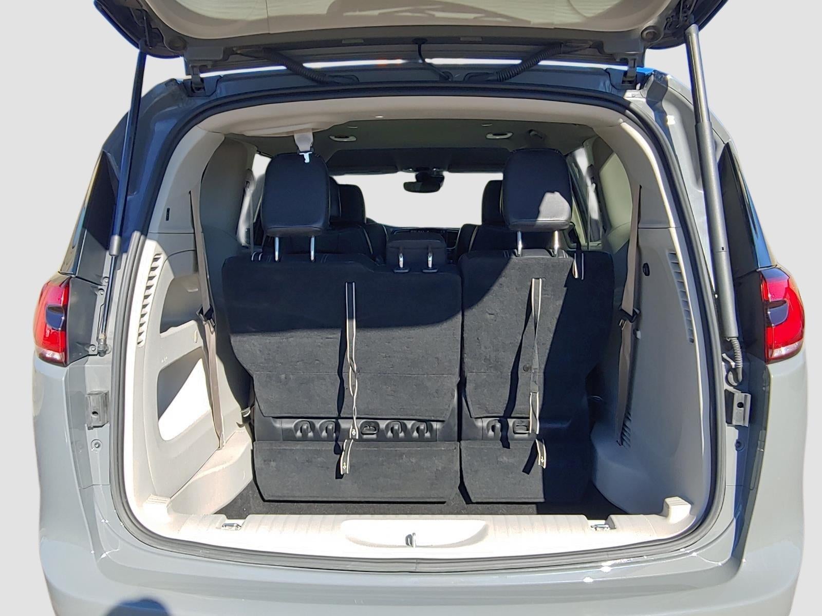 2022 Chrysler Pacifica Touring-L