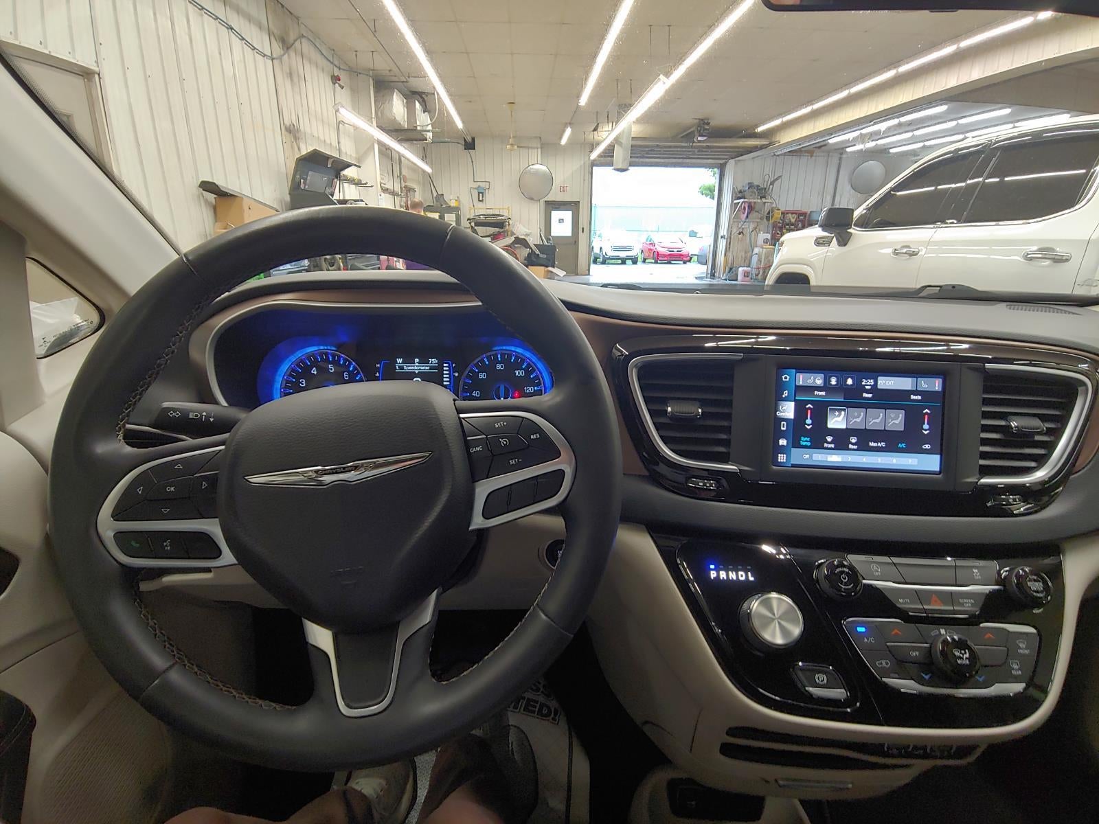2022 Chrysler Voyager LX