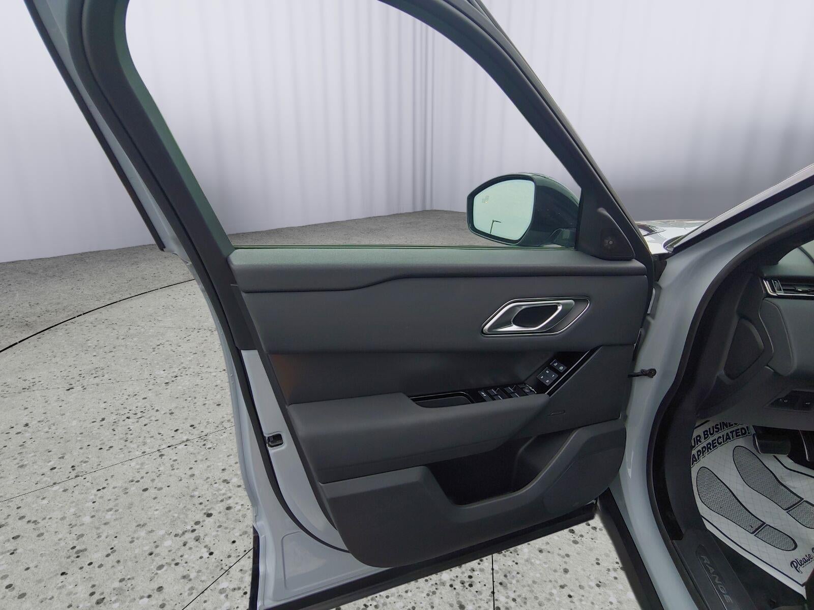 2025 Land Rover Range Rover Velar Dynamic SE