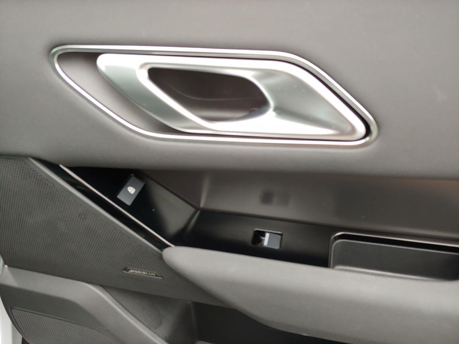 2025 Land Rover Range Rover Velar Dynamic SE