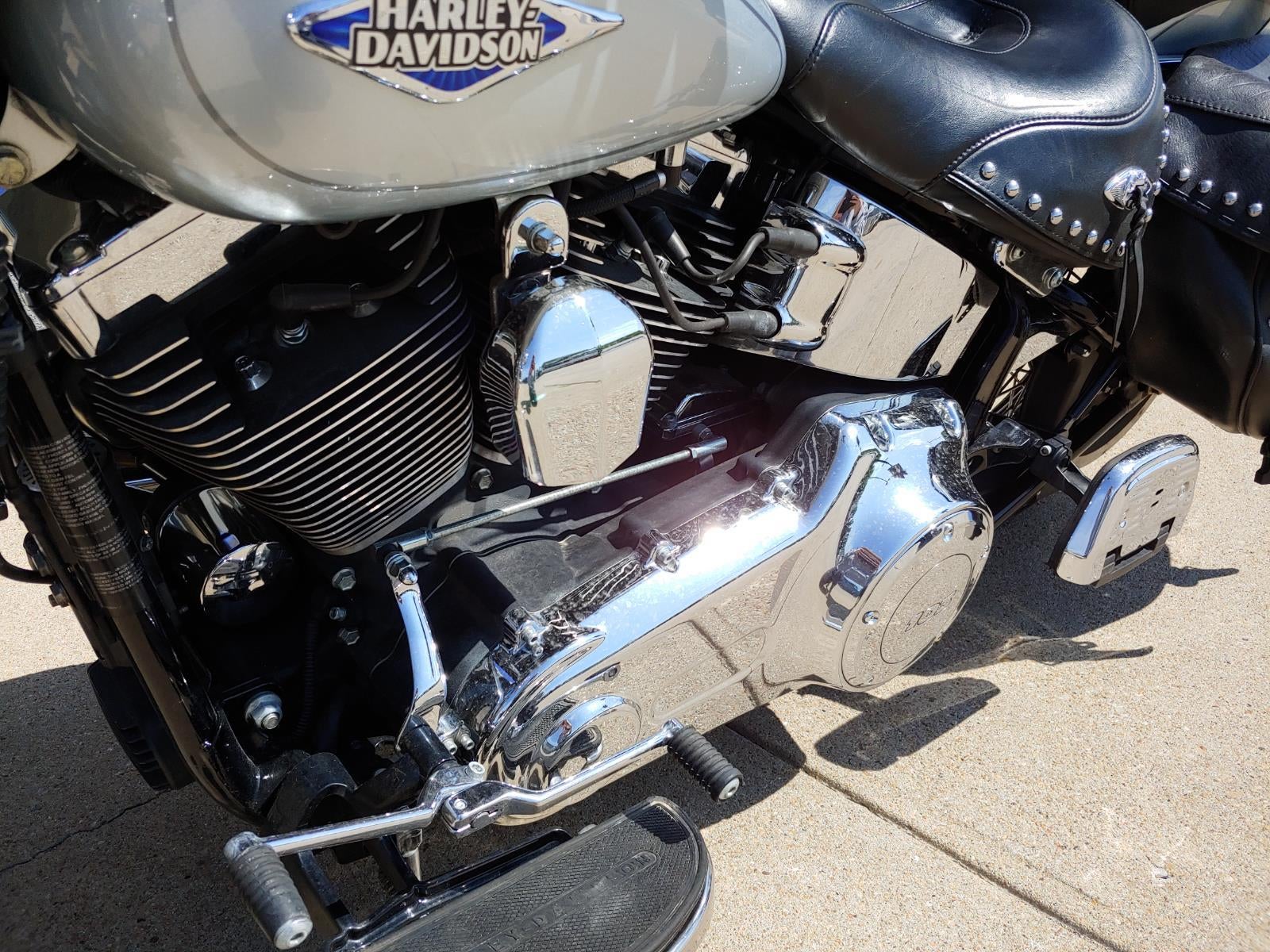 2015 HARLEY-DAVIDSON SOFTTAIL HERITAGE CLASSIC Base