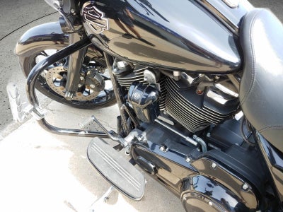 2020 HARLEY-DAVIDSON STREET GLIDE Base