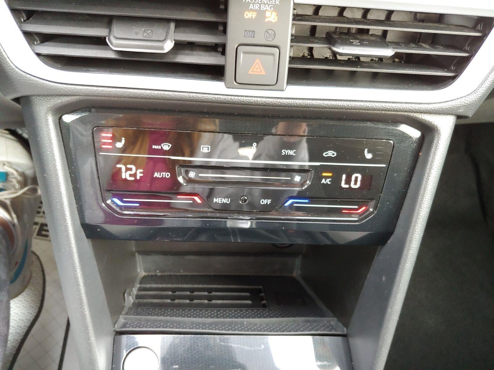 2025 Volkswagen Taos SE