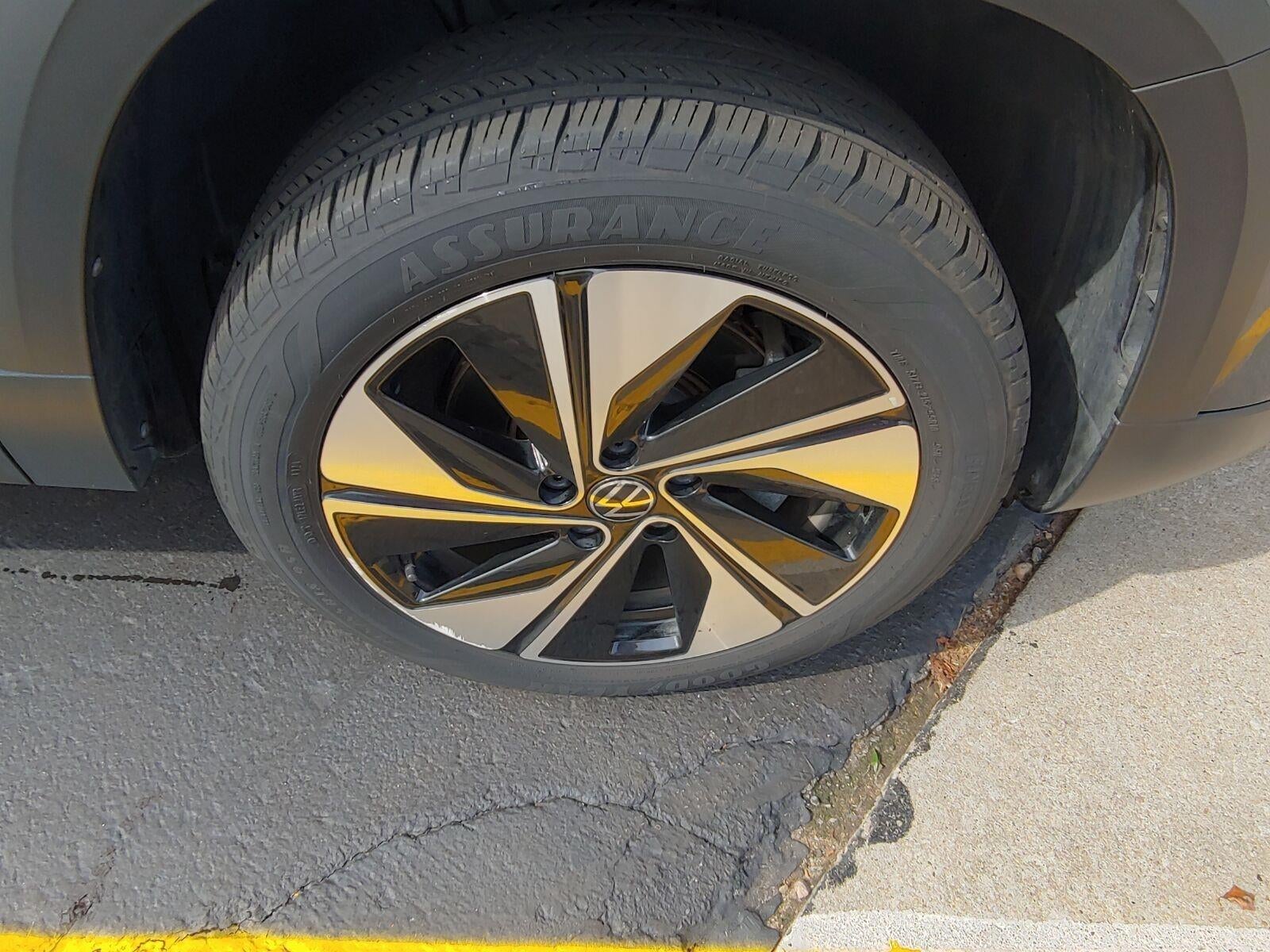 2025 Volkswagen Taos SE