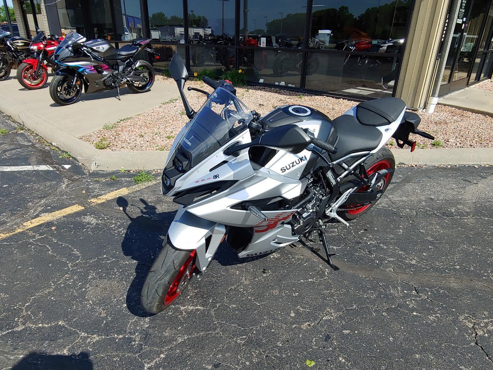 2024 SUZUKI GSX800 Base