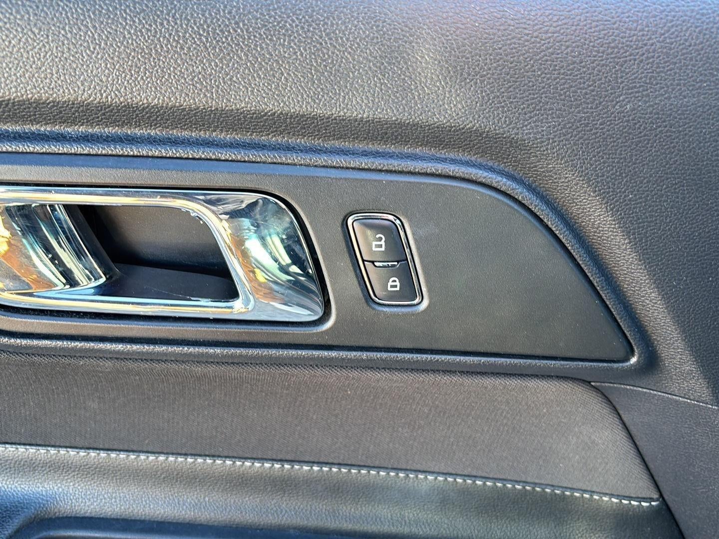 2015 Ford Mustang V6