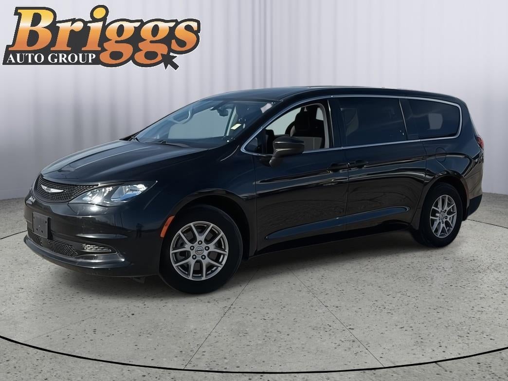 2022 Chrysler Voyager LX