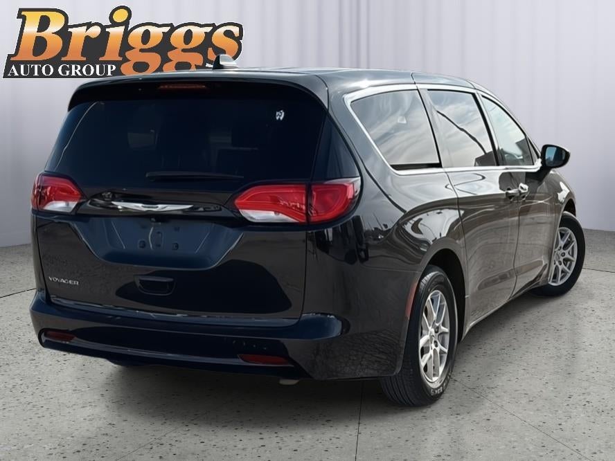 2022 Chrysler Voyager LX
